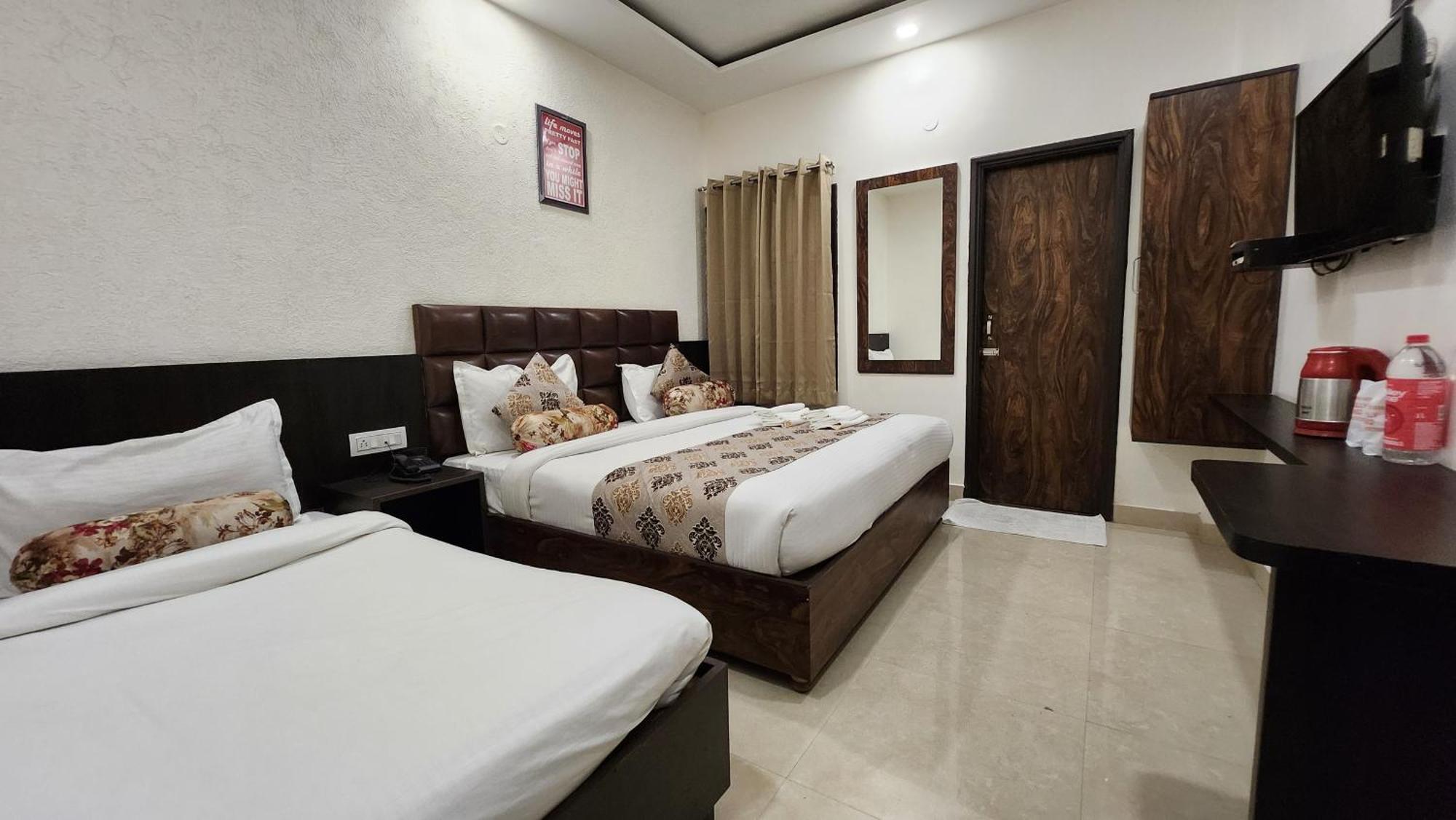 Hotel Krishna'S Near Golden Temple Амритсар Экстерьер фото