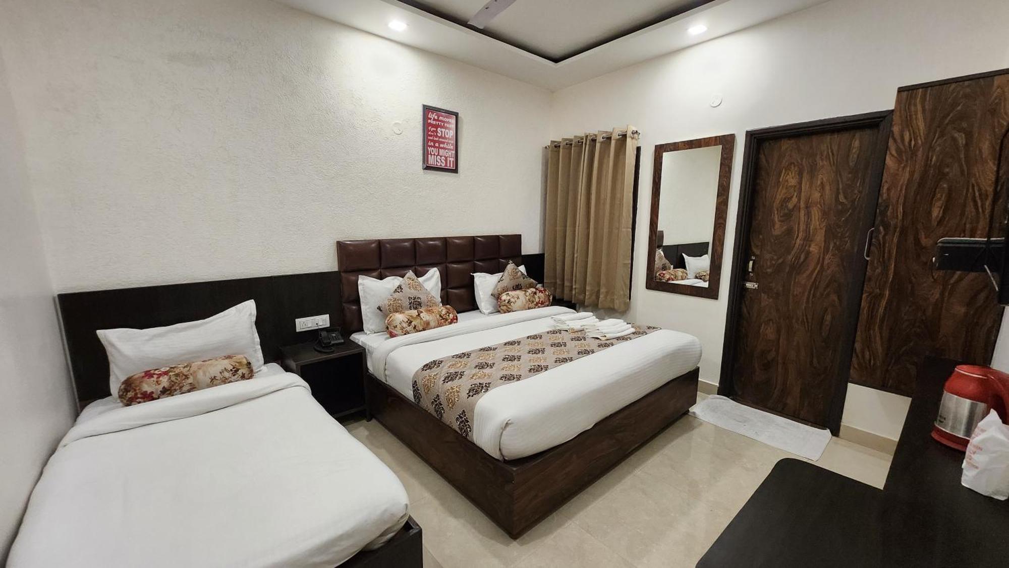 Hotel Krishna'S Near Golden Temple Амритсар Экстерьер фото