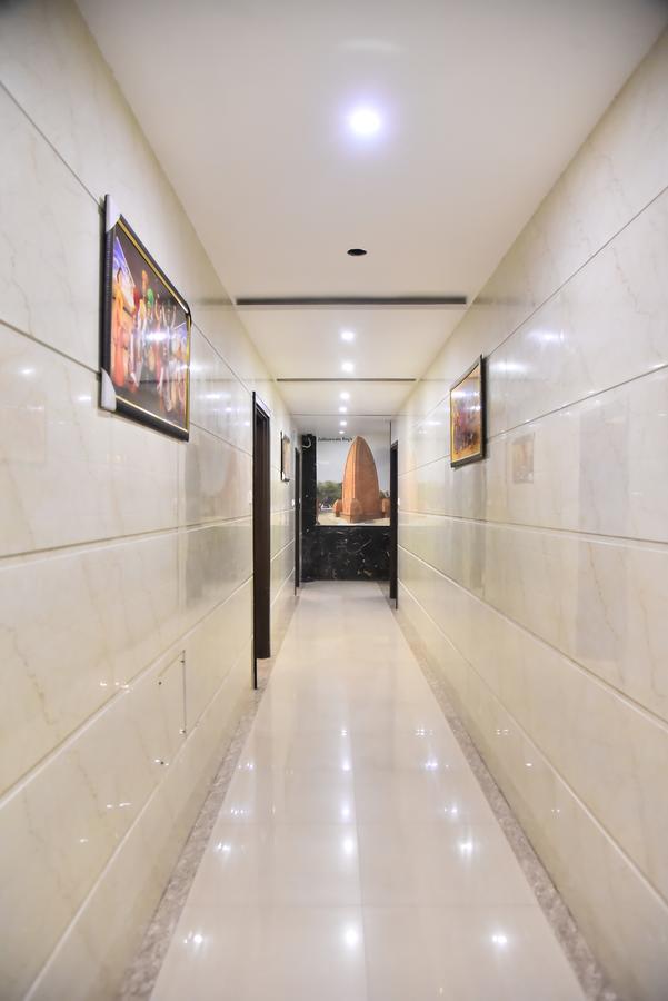 Hotel Krishna'S Near Golden Temple Амритсар Экстерьер фото