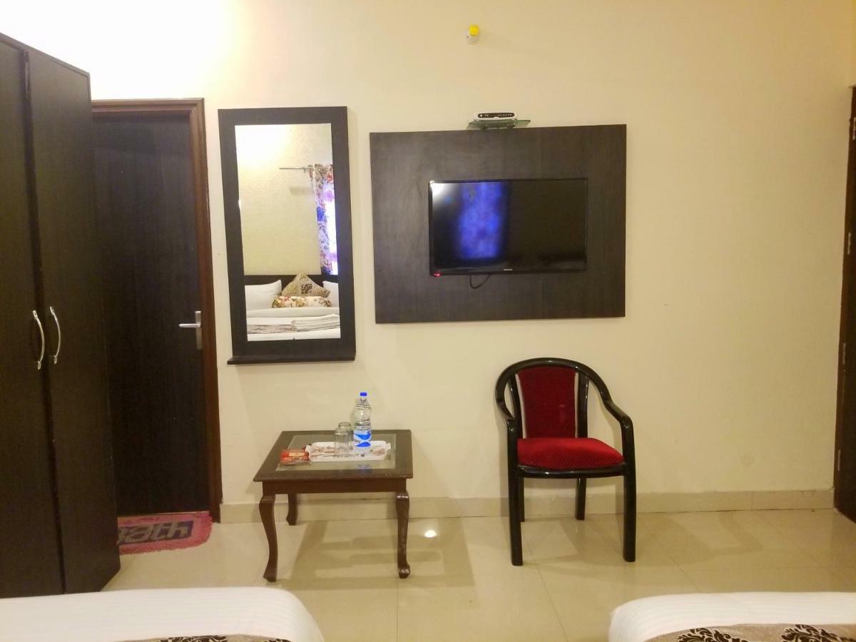 Hotel Krishna'S Near Golden Temple Амритсар Экстерьер фото